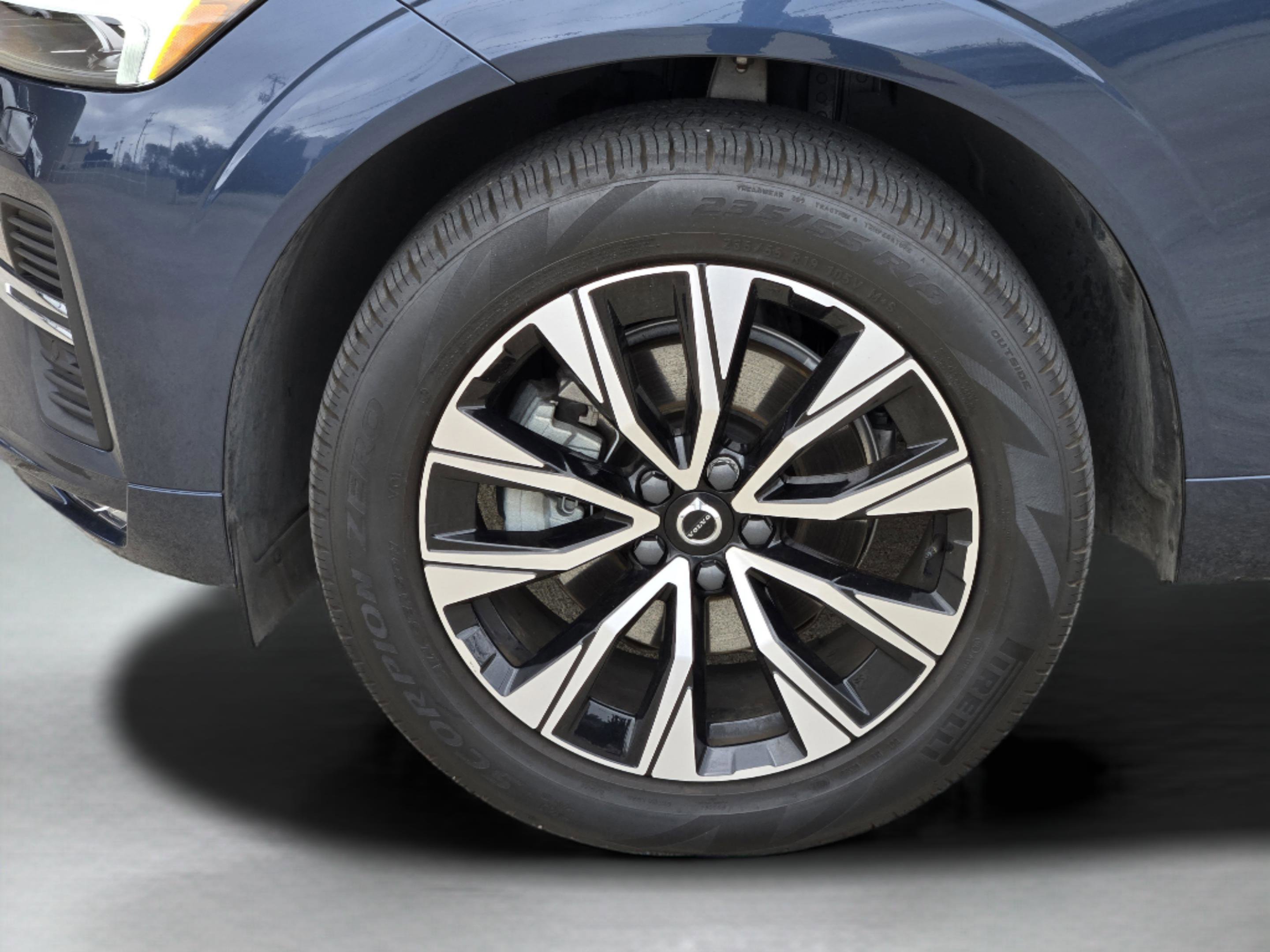 Used 2023 Volvo XC60 B5 Core w/ Climate Package image 16