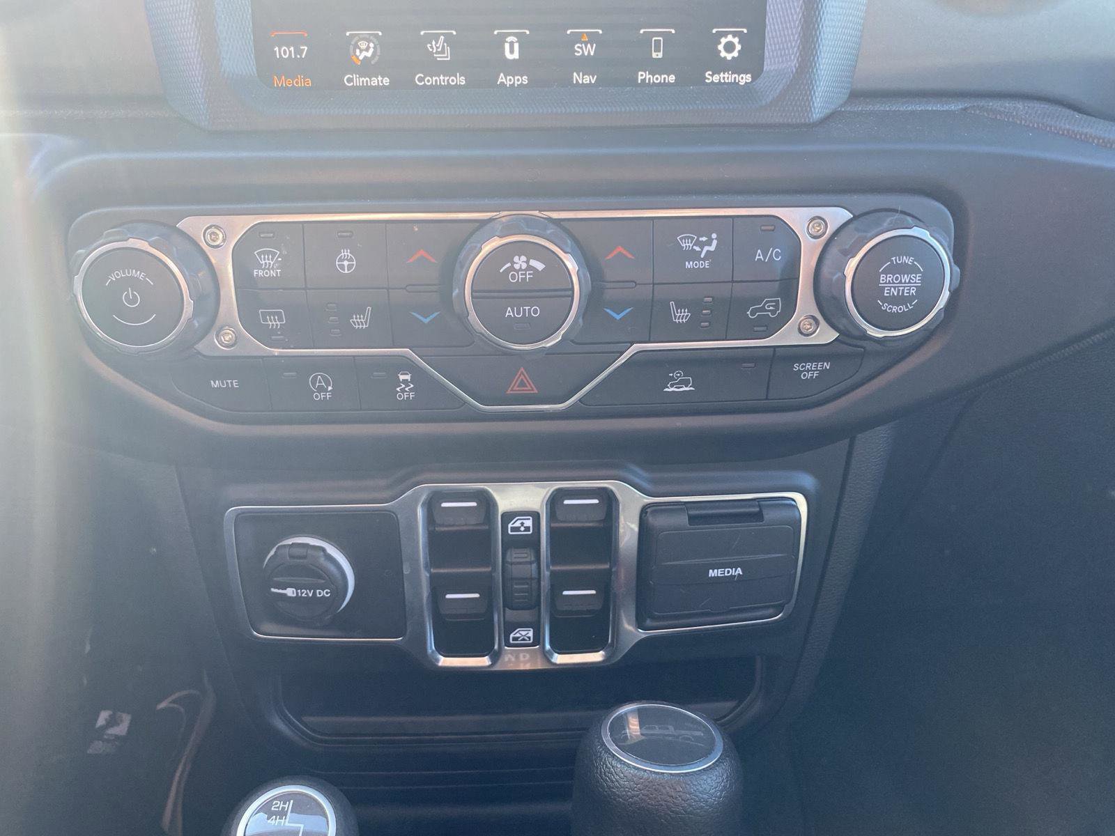 Used 2022 Jeep Gladiator Sport image 18