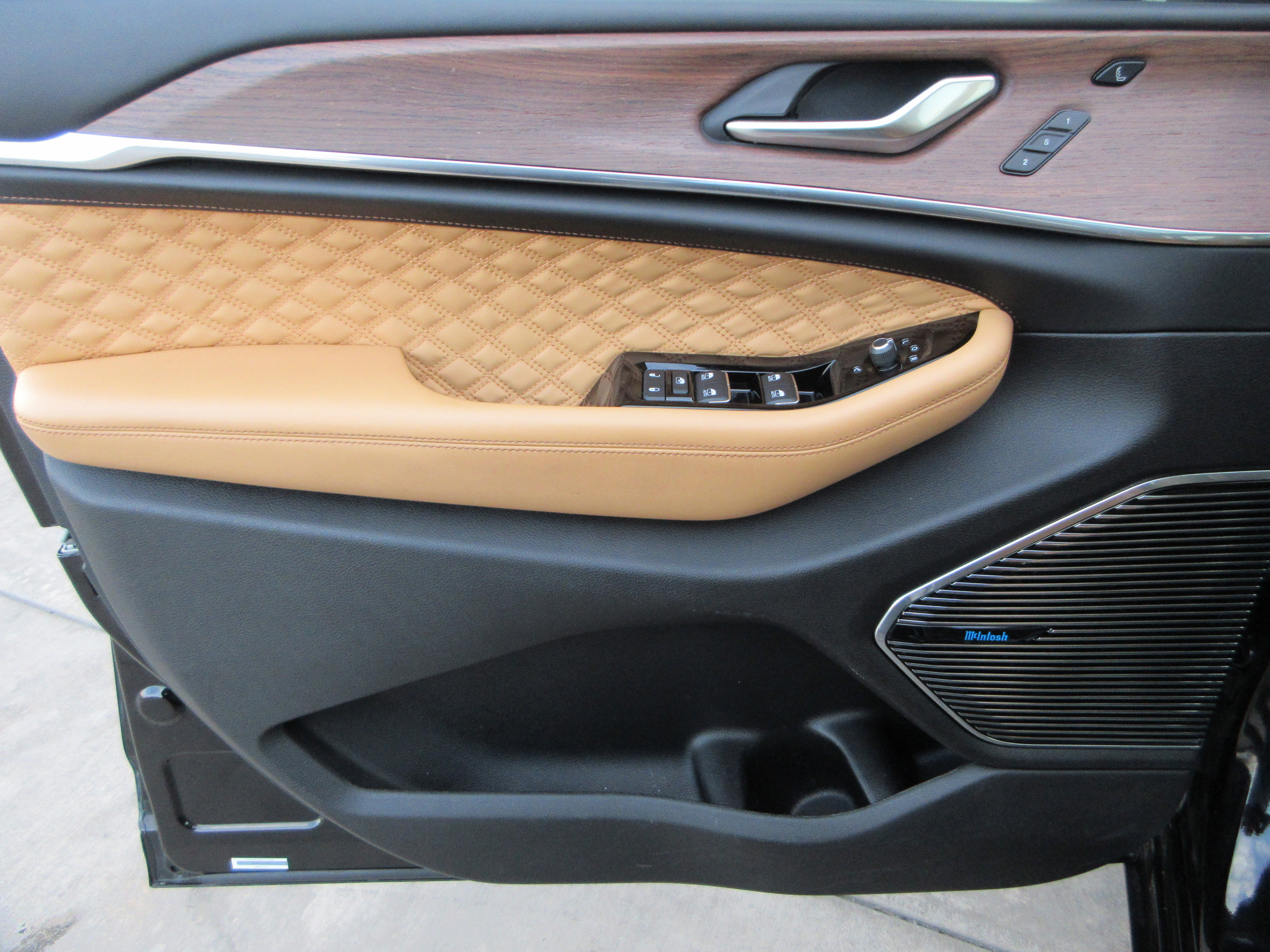 Used 2023 Jeep Grand Cherokee Summit w/ Luxury Tech Group V image 31