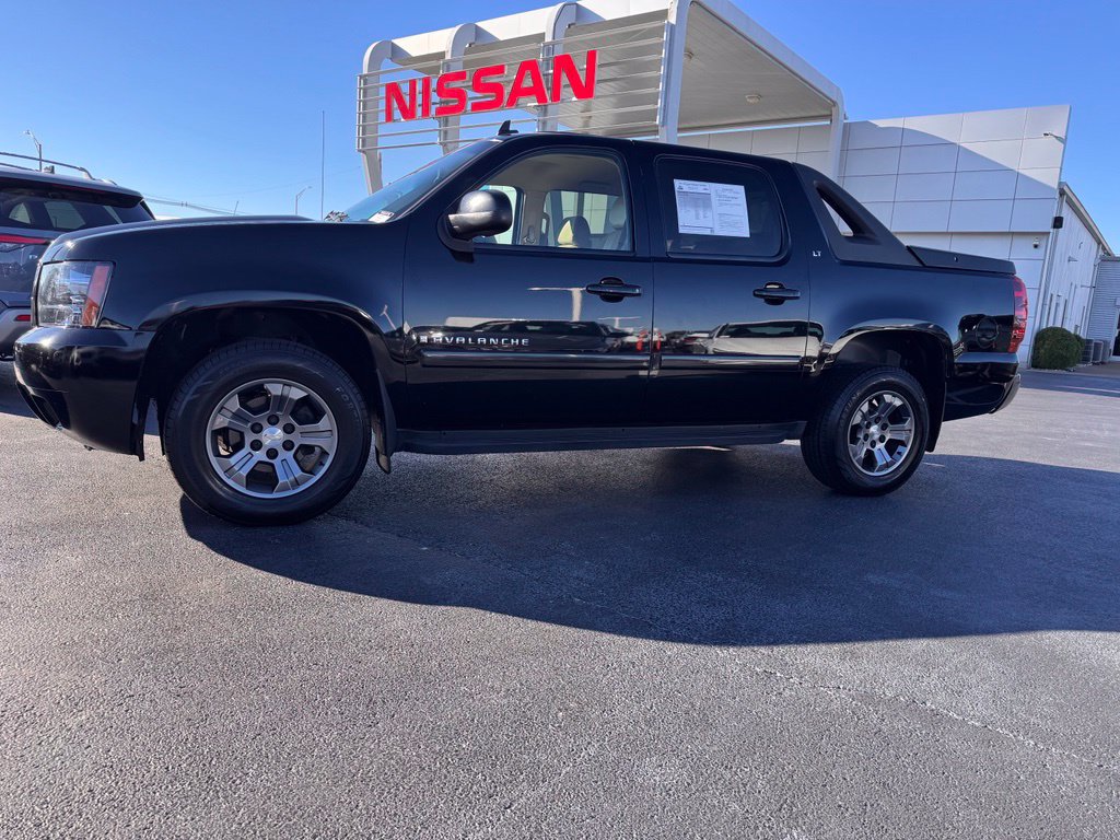 Used 2008 Chevrolet Avalanche LT w/ LT Preferred Equipment Group AWD/4WD image 2
