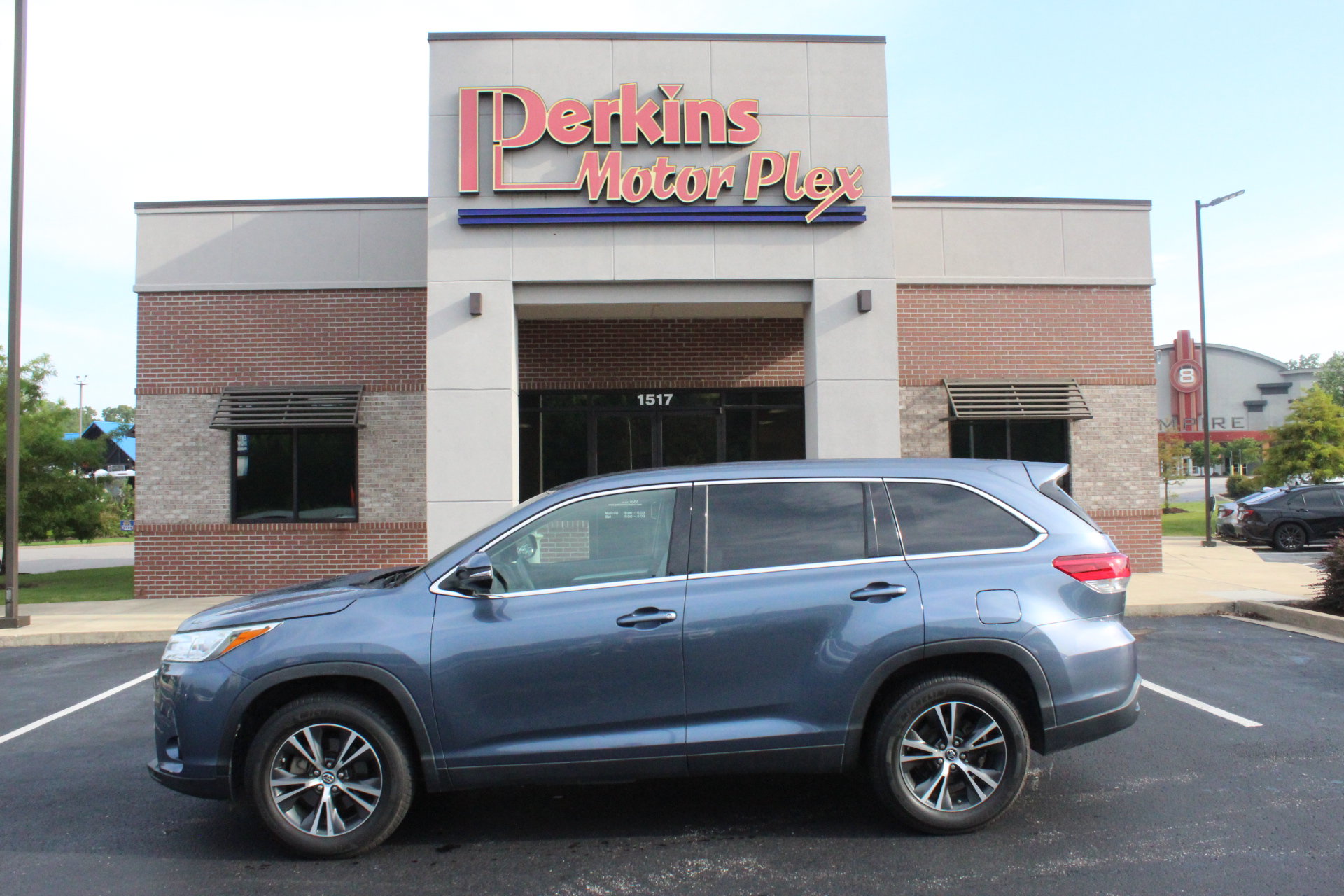 Used 2019 Toyota Highlander LE FWD image 9