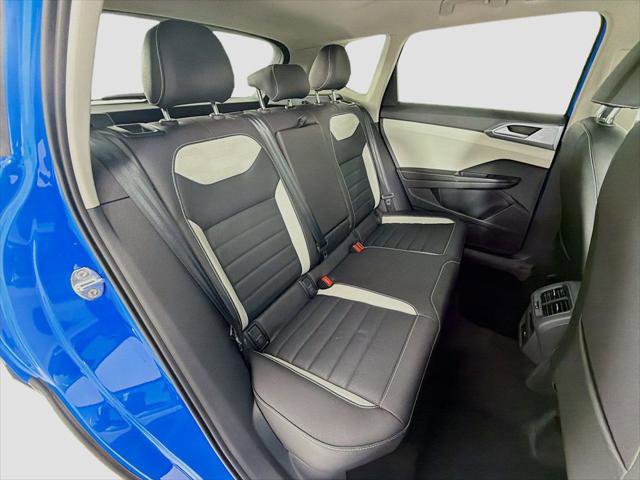 Used 2025 Volkswagen Taos SEL image 29