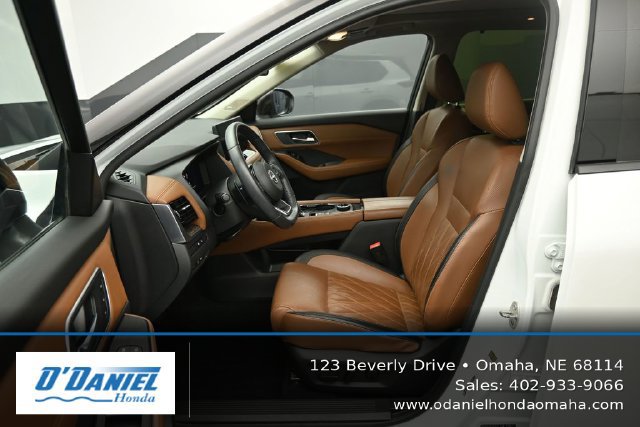 Used 2024 Nissan Rogue Platinum w/ Platinum Premium Package AWD/4WD image 25