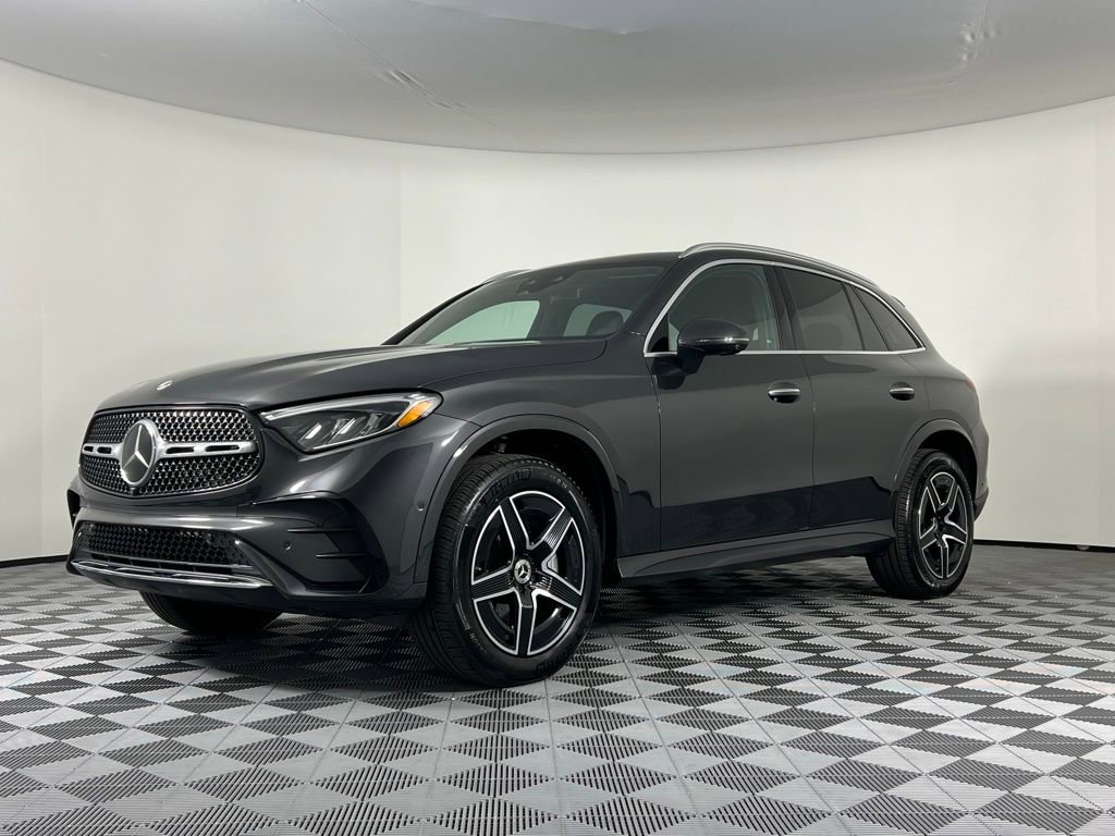 Used 2025 Mercedes-Benz GLC 300 4MATIC image 5