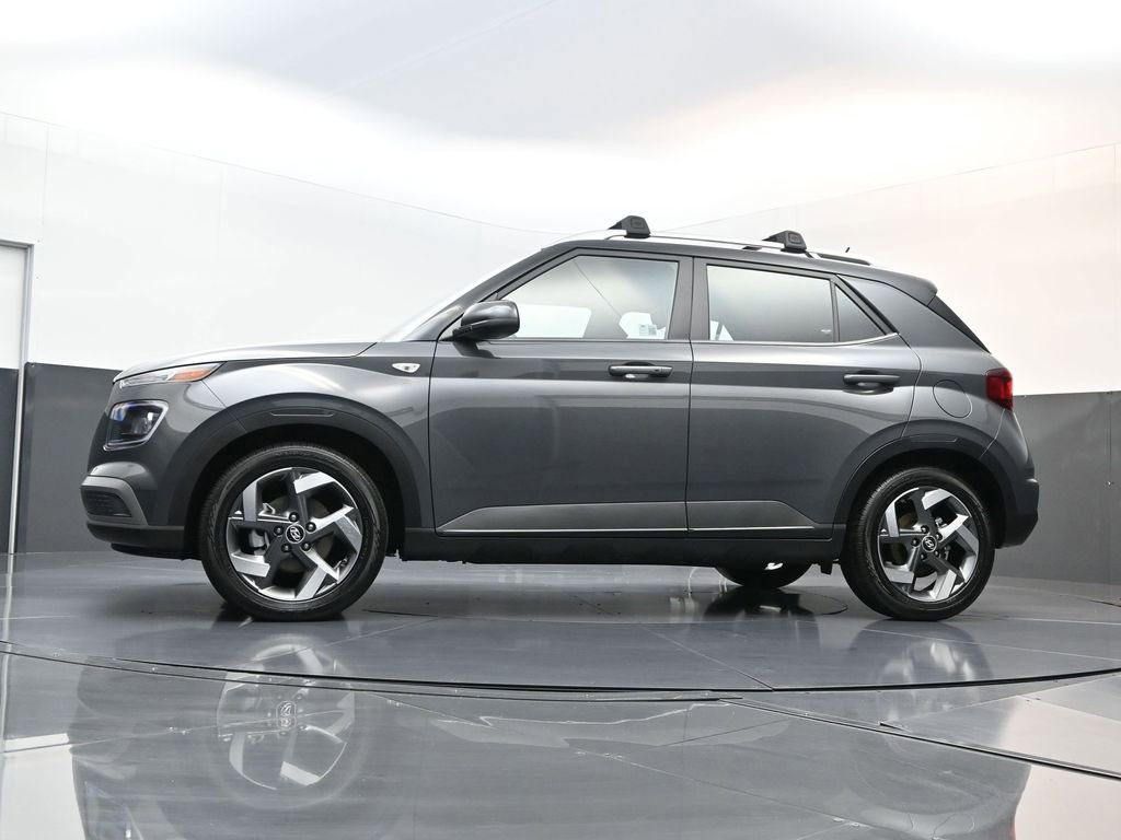 Used 2025 Hyundai Venue Limited image 26