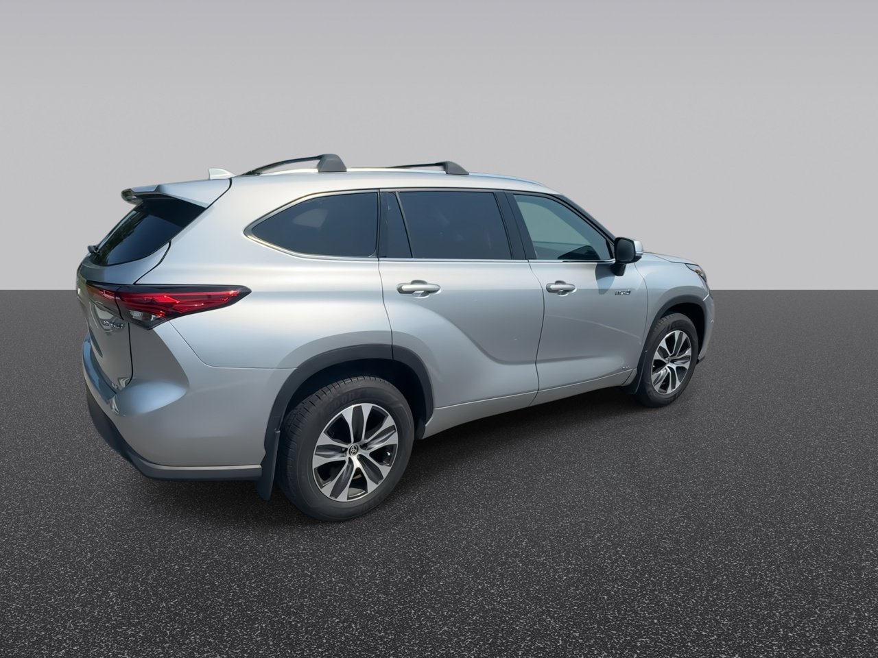 Used 2021 Toyota Highlander XLE AWD/4WD image 9