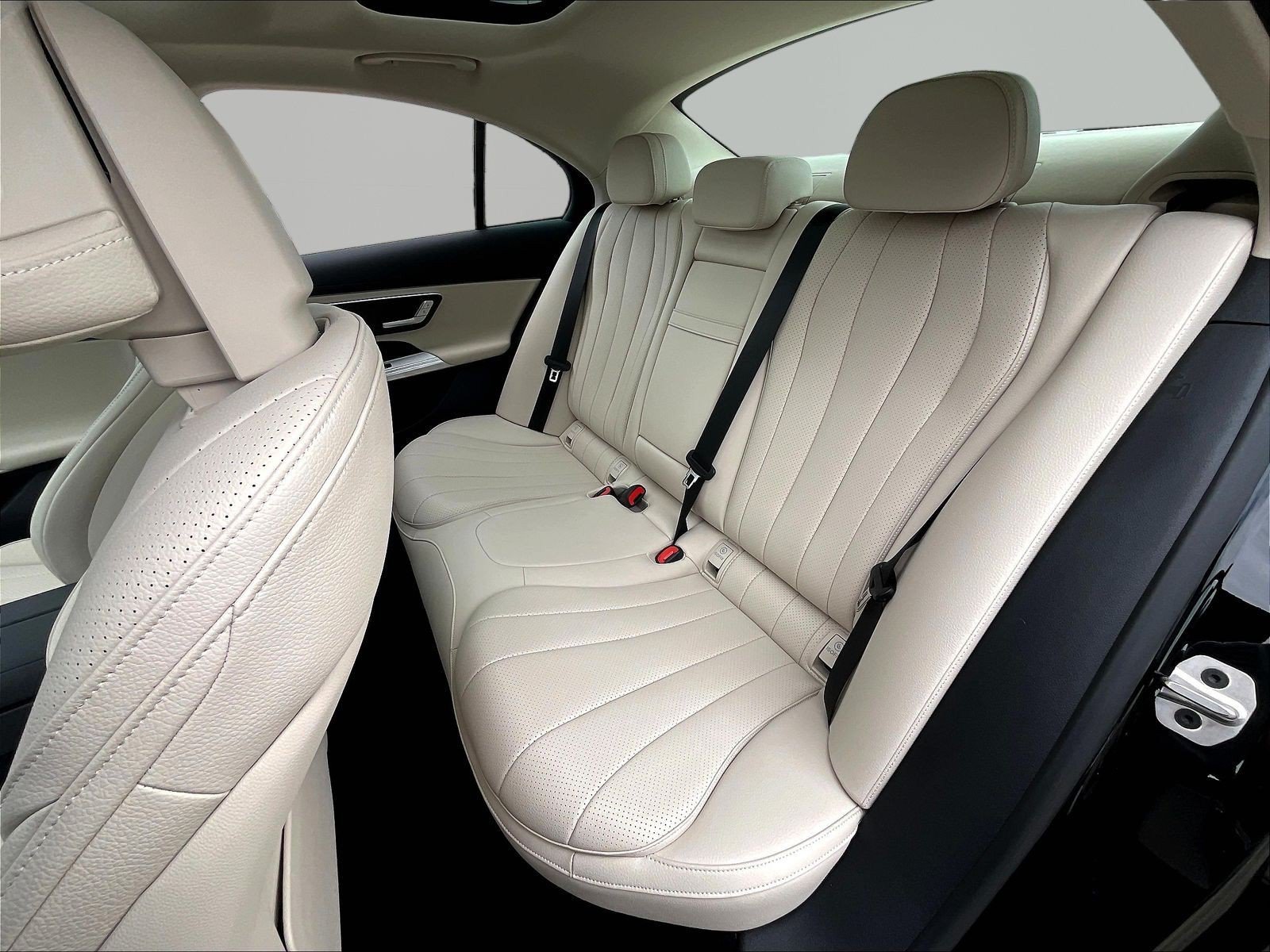 Certified 2025 Mercedes-Benz E 350 4MATIC Sedan image 22