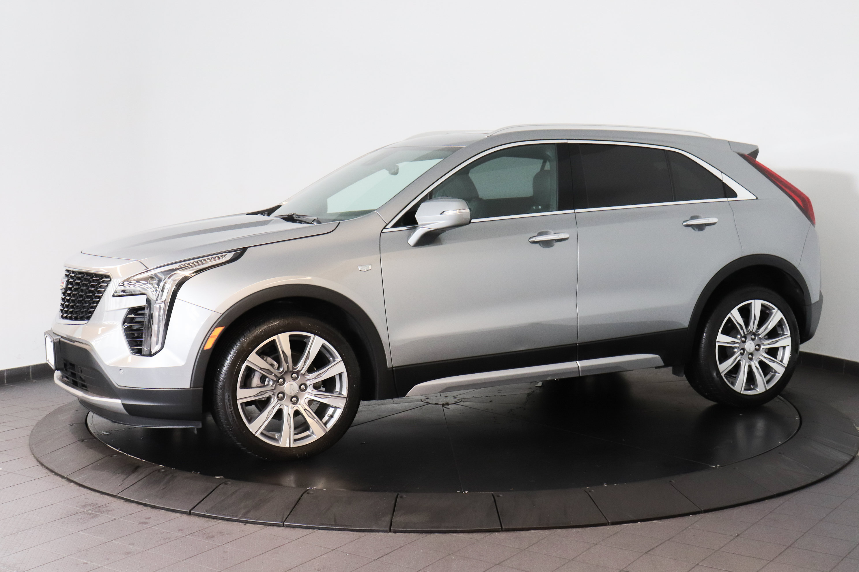 Used 2023 Cadillac XT4 Premium Luxury AWD/4WD image 2
