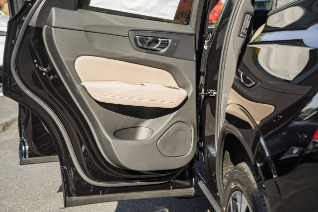 New 2027 Volvo XC60 B5 Plus AWD/4WD image 39