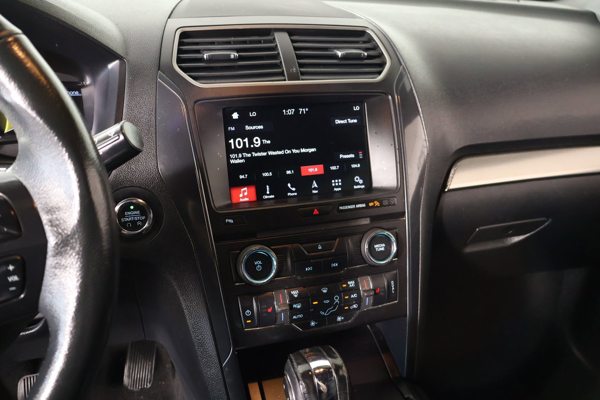 Used 2018 Ford Explorer XLT w/ Equipment Group 202A image 5