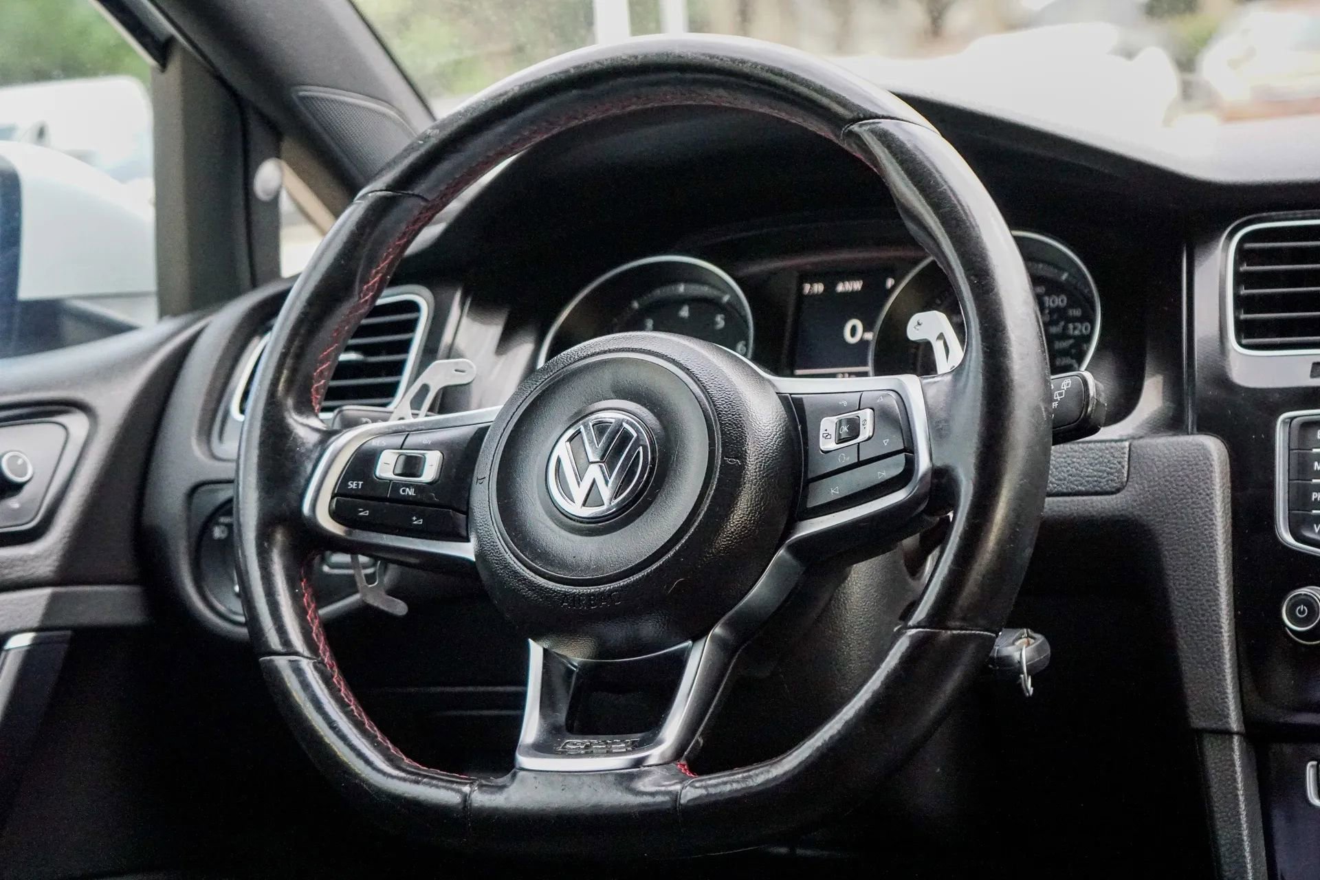 Used 2015 Volkswagen Golf 4-Door image 38