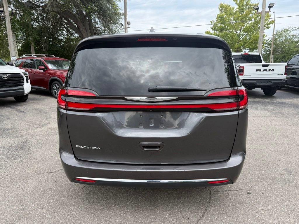 Used 2022 Chrysler Pacifica Touring-L FWD image 5