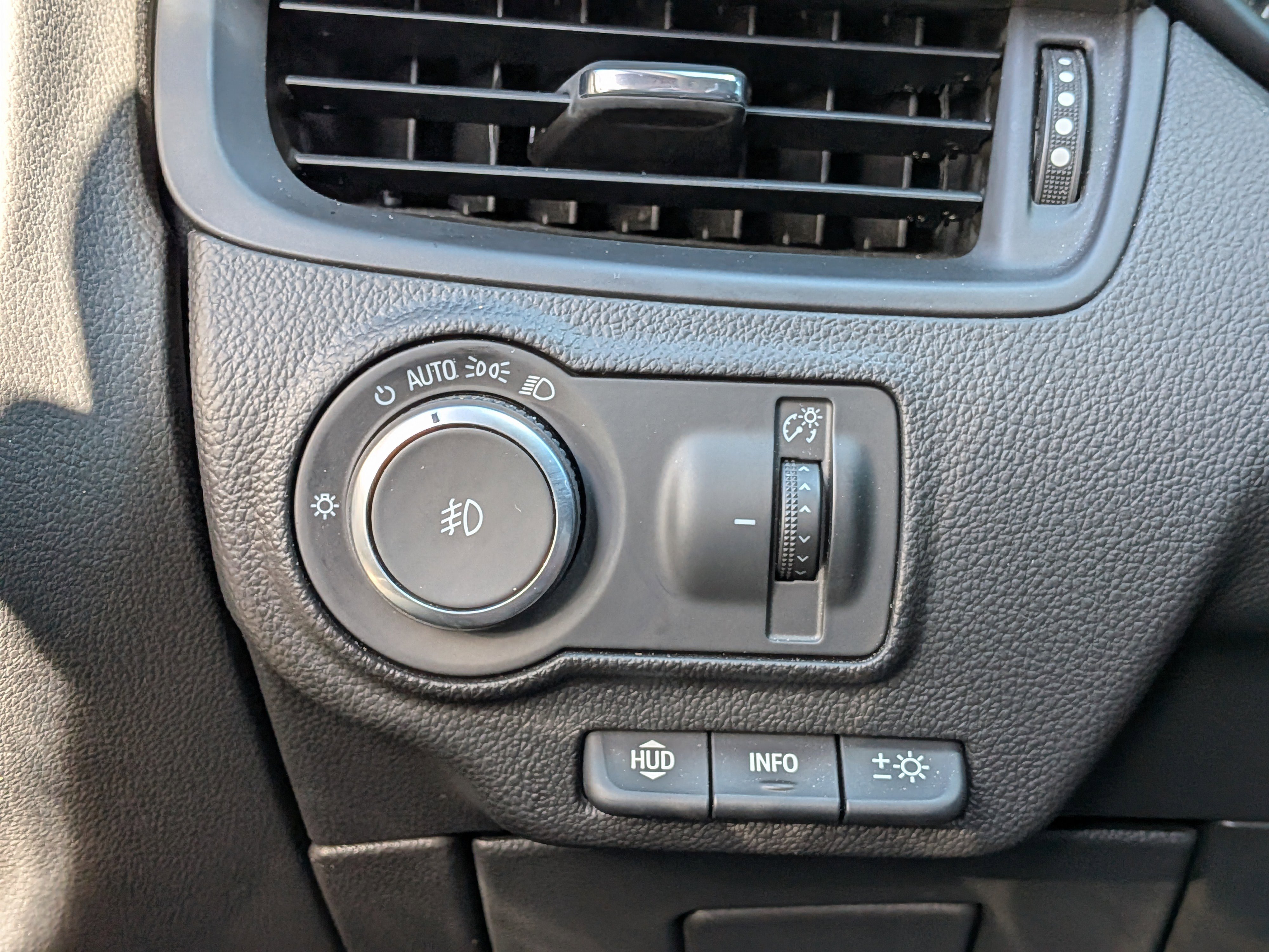 Used 2020 Buick Envision Premium w/ Driver Confidence Package image 24