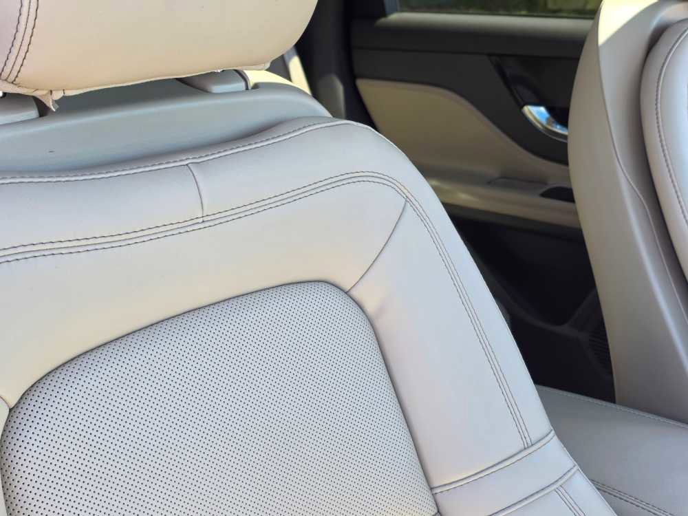 Used 2022 Lincoln Corsair AWD w/ Premium Package image 27