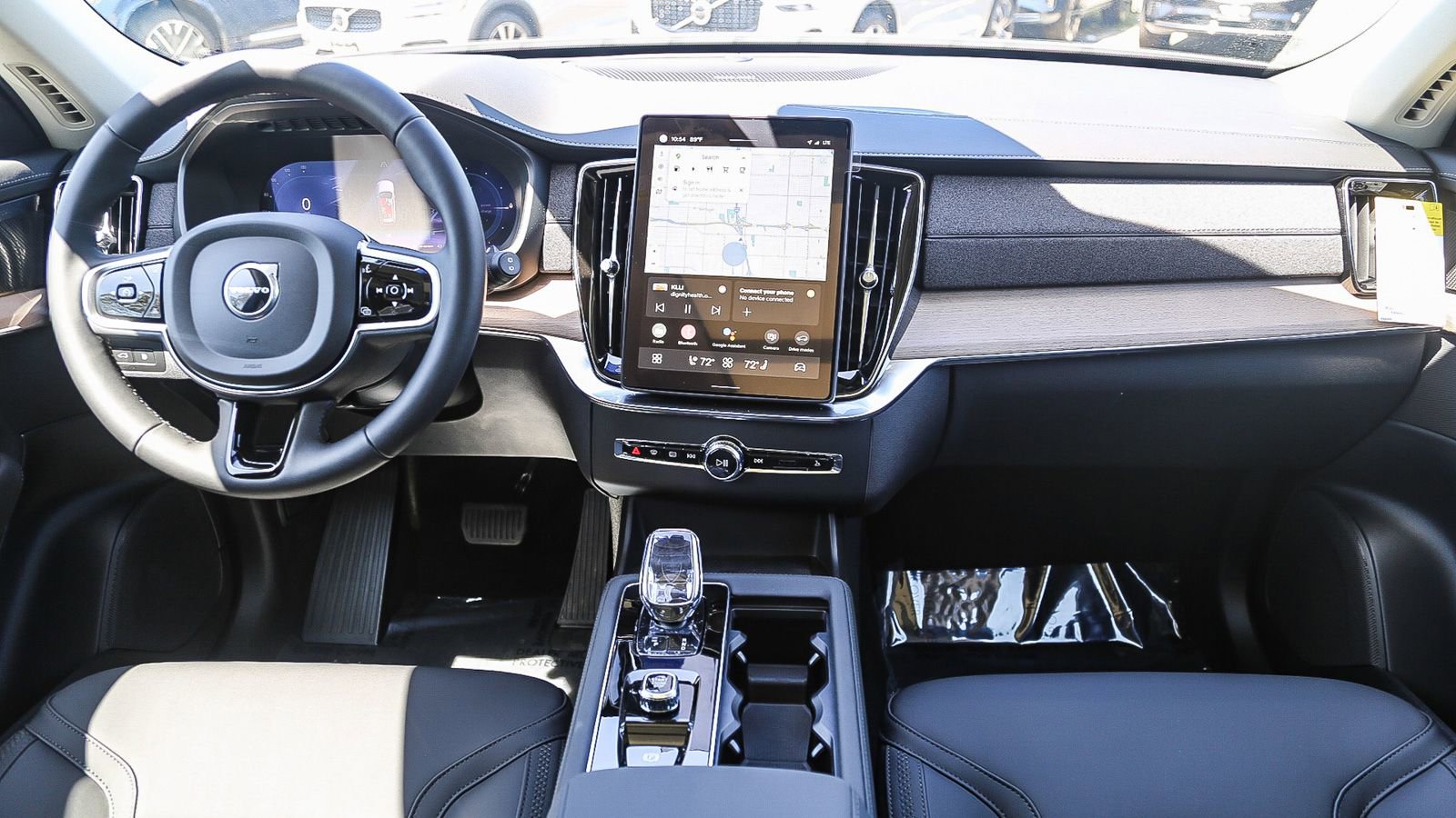 Used 2025 Volvo XC90 T8 Plus w/ Protection Package Premier AWD/4WD image 14