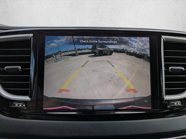 Used 2022 Chrysler Pacifica Touring-L FWD image 13