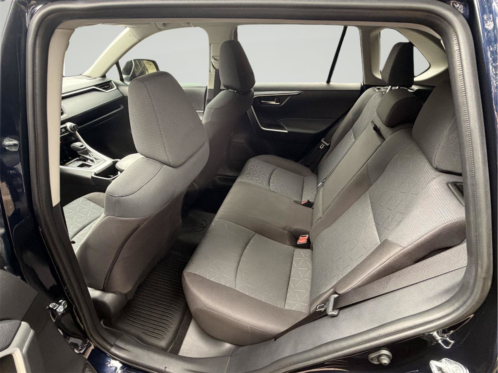 Used 2025 Toyota RAV4 XLE w/ Convenience Package FWD image 27