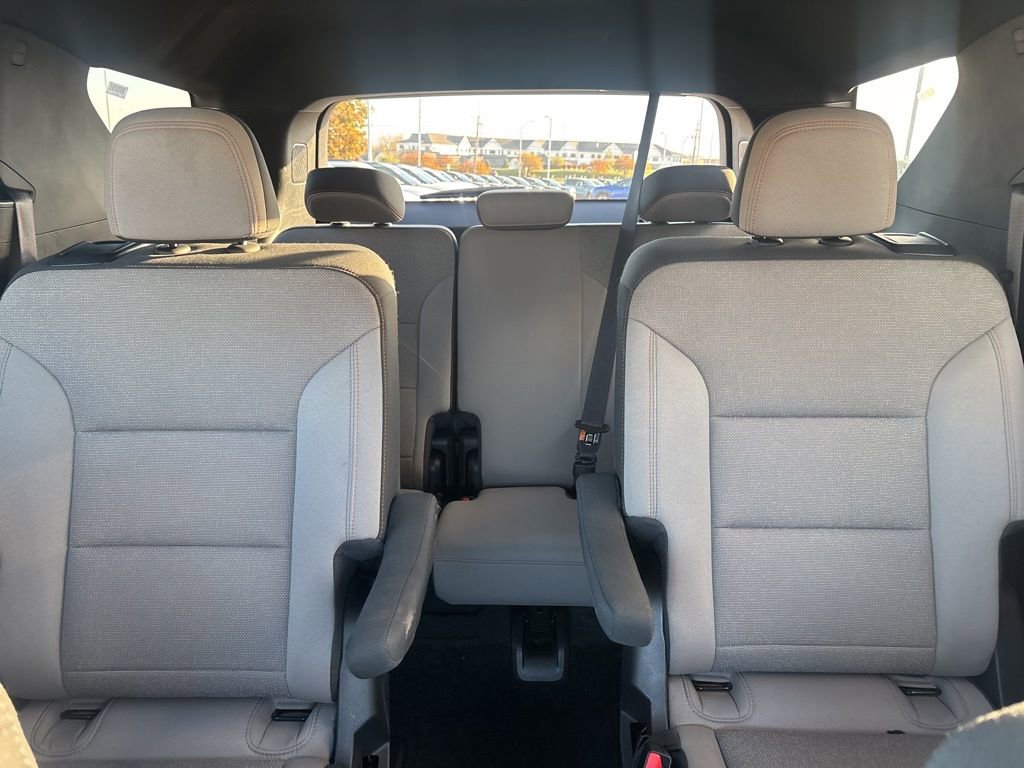 Used 2025 Chevrolet Traverse LT image 35