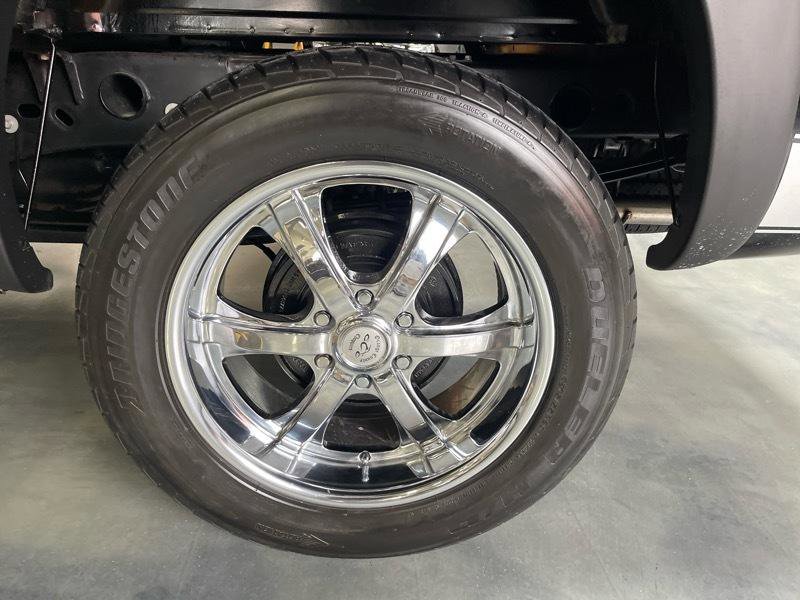 Used 2005 Chevrolet Silverado 1500 LS w/ Safe And Sound Package AWD/4WD image 18