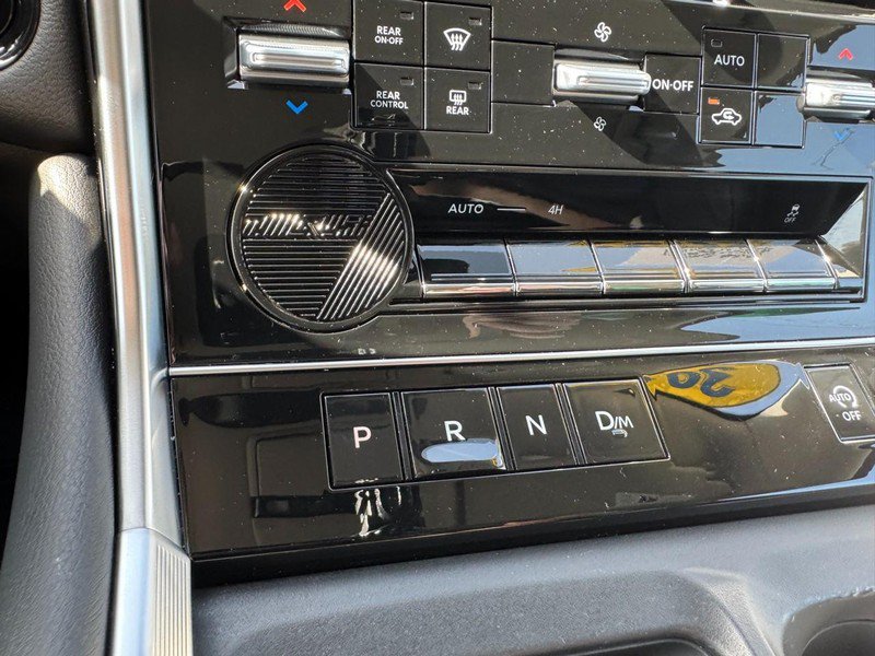 Used 2025 Nissan Armada SV AWD/4WD image 14