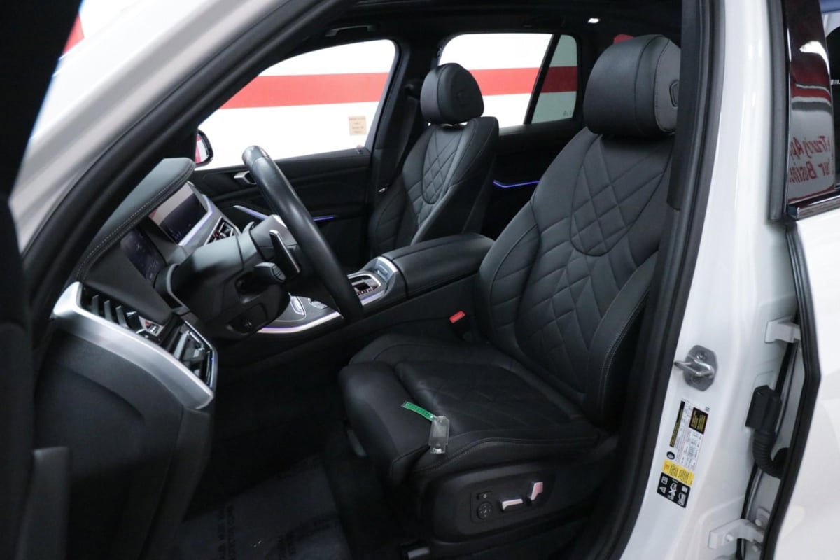 Used 2023 BMW X5 xDrive40i w/ M Sport Package AWD/4WD image 11