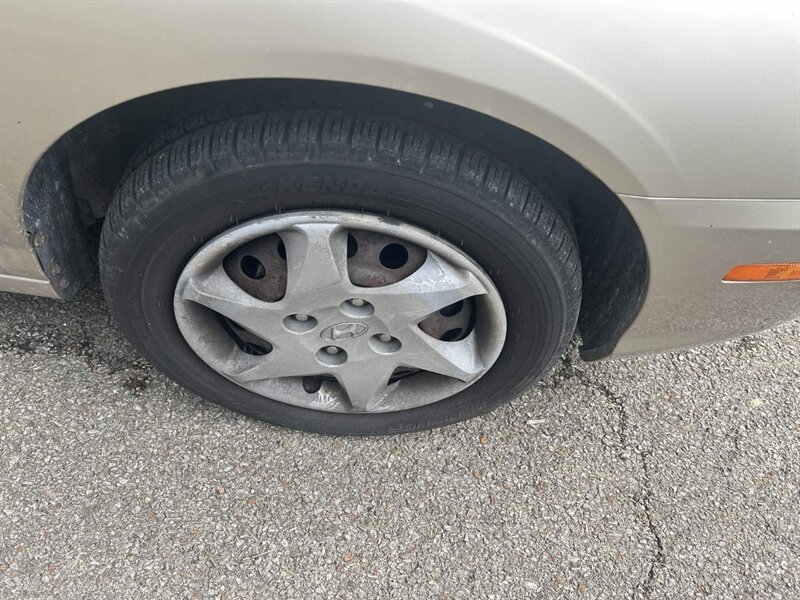 Used 2005 Hyundai Elantra GLS FWD image 26