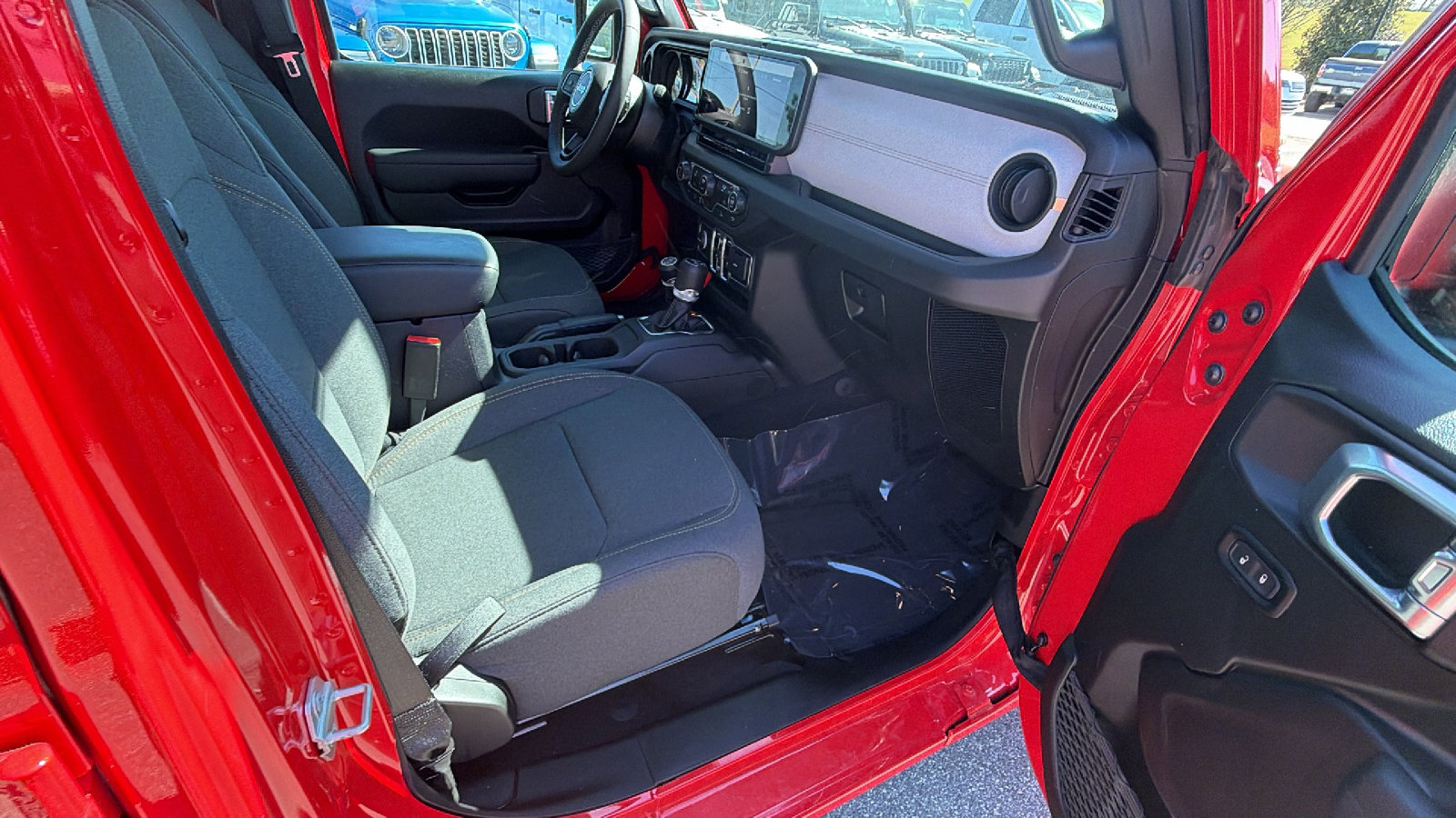 Used 2025 Jeep Wrangler Sport S image 19