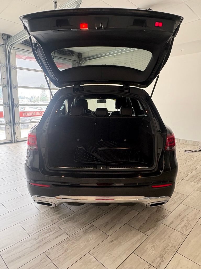 Used 2021 Mercedes-Benz GLC 300 4MATIC image 4