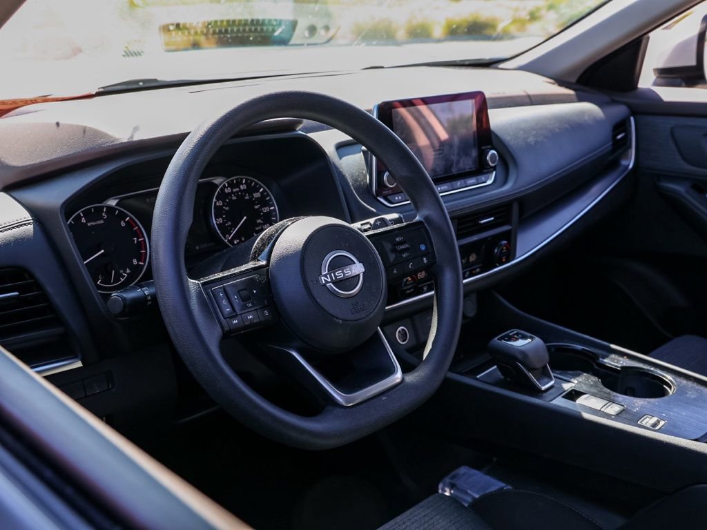 Used 2023 Nissan Rogue SV image 14