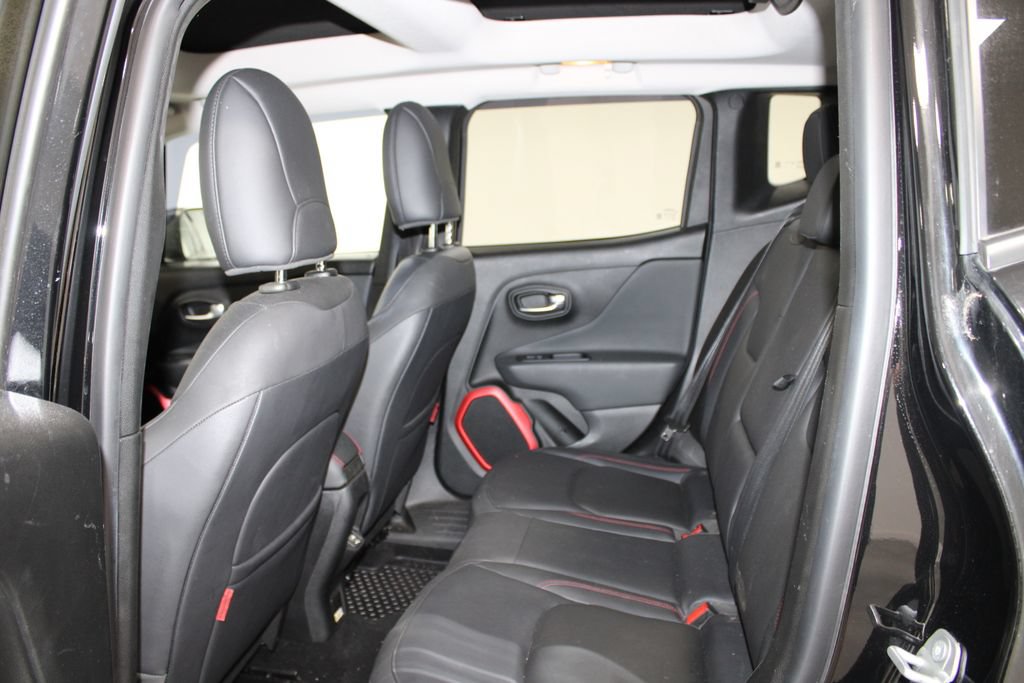 Used 2018 Jeep Renegade Trailhawk AWD/4WD image 13