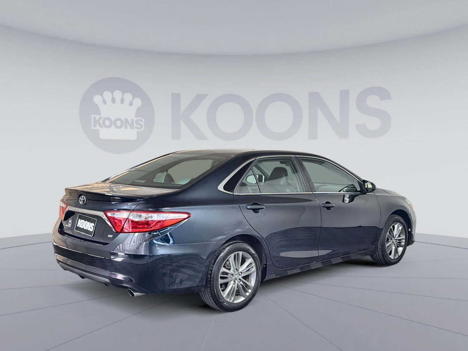 Used 2017 Toyota Camry SE image 7