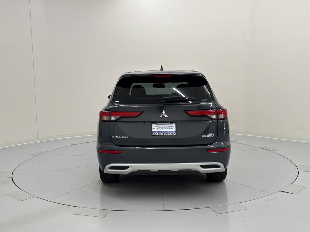 Used 2025 Mitsubishi Outlander 4WD Plug-In Hybrid image 4