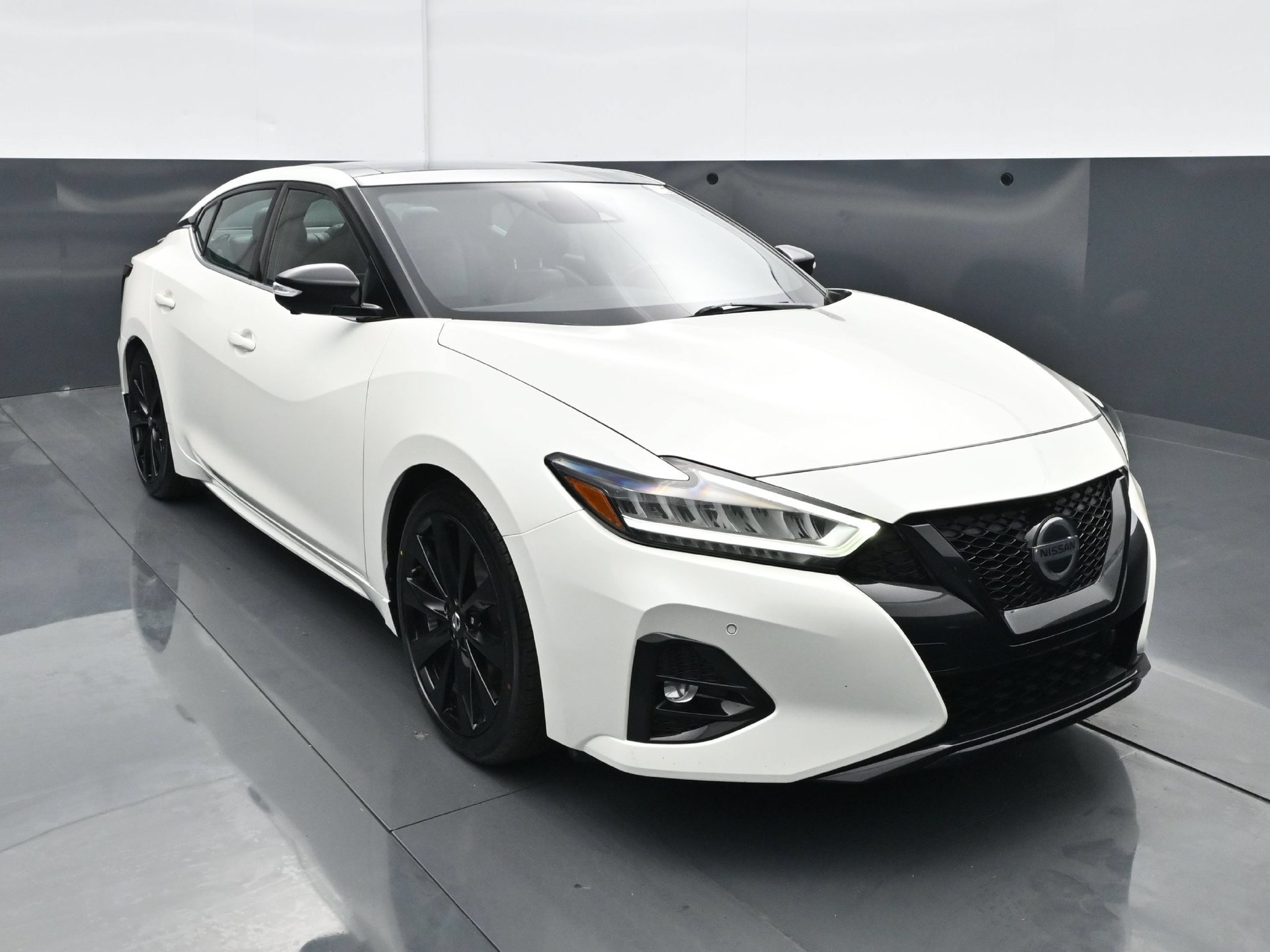 Used 2021 Nissan Maxima SR FWD image 11