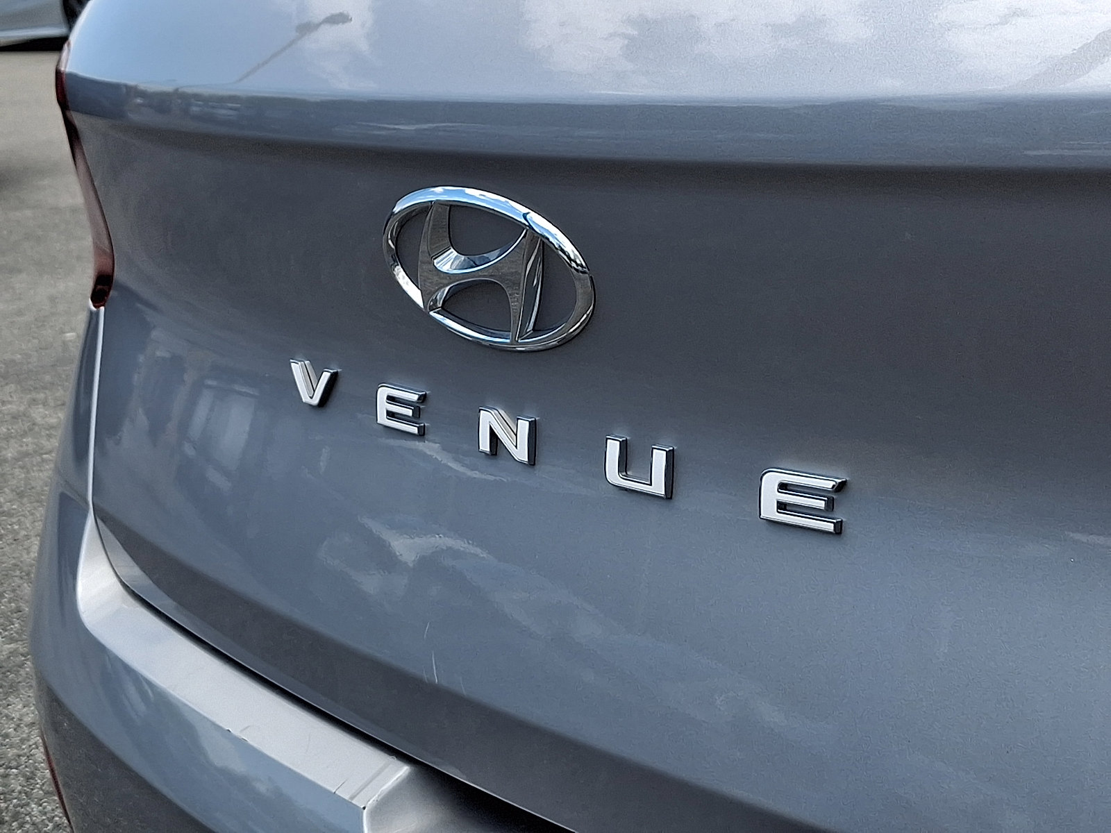 Certified 2025 Hyundai Venue SEL FWD image 13