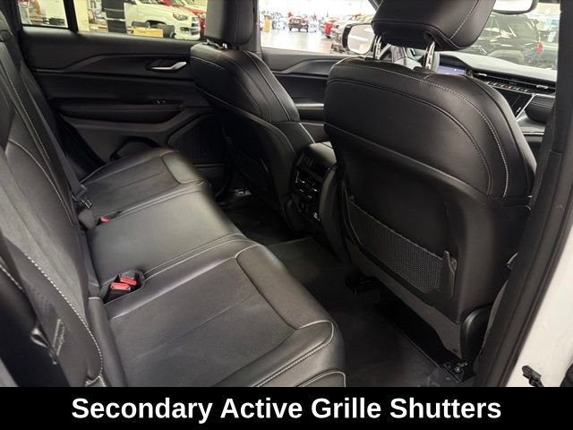 Used 2023 Jeep Grand Cherokee Altitude AWD/4WD image 11