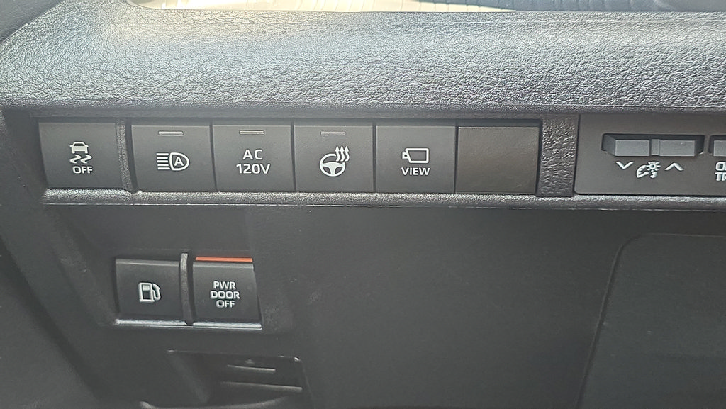 Used 2025 Toyota Sienna Platinum AWD/4WD image 25