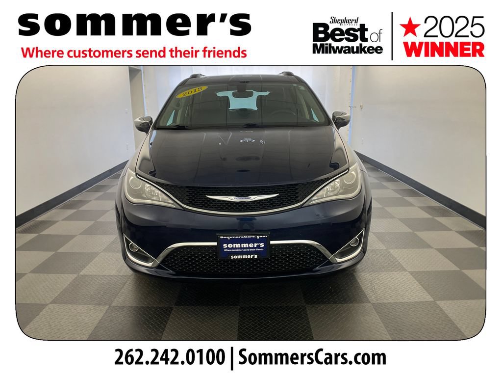 Used 2018 Chrysler Pacifica Limited w/ Tire & Wheel Group FWD image 8