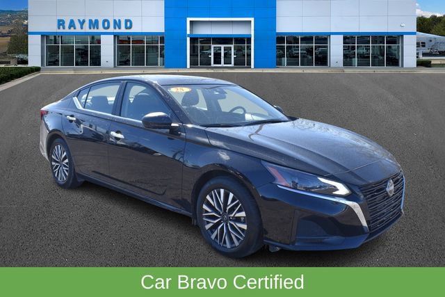 Used 2025 Nissan Altima 2.5 SV image 1