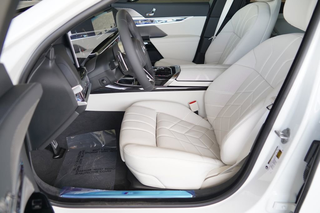 New 2026 BMW 740i w/ Luxury Rear Seating Package RWD image 10