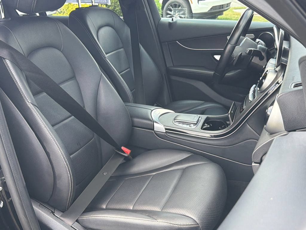 Used 2022 Mercedes-Benz GLC 300 4MATIC w/ Premium Package Lite image 7