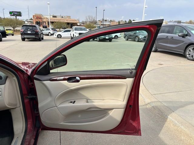 Used 2008 Buick Lucerne CXL w/ Driver Confidence Package image 16