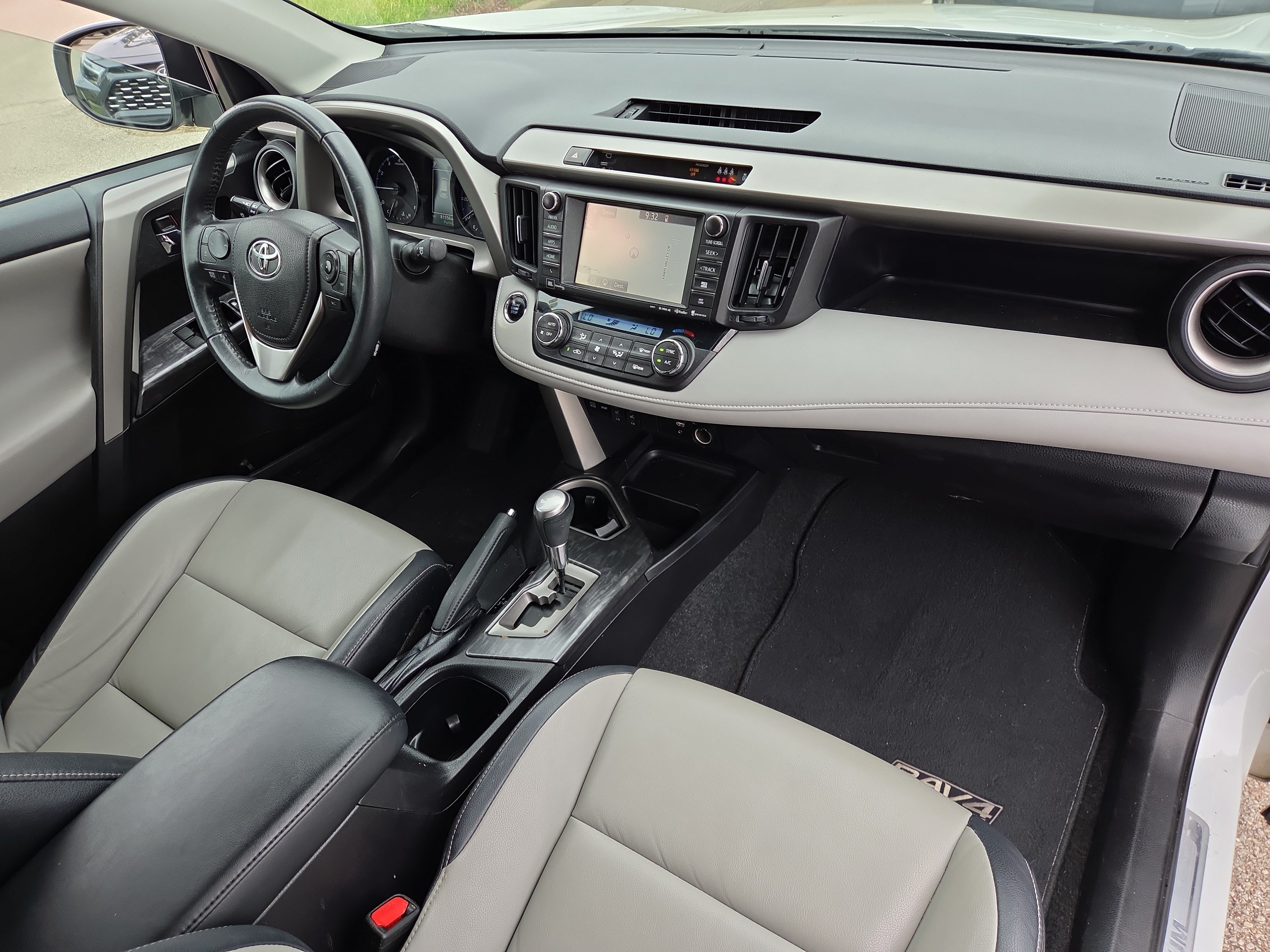 Used 2018 Toyota RAV4 Platinum AWD/4WD image 16