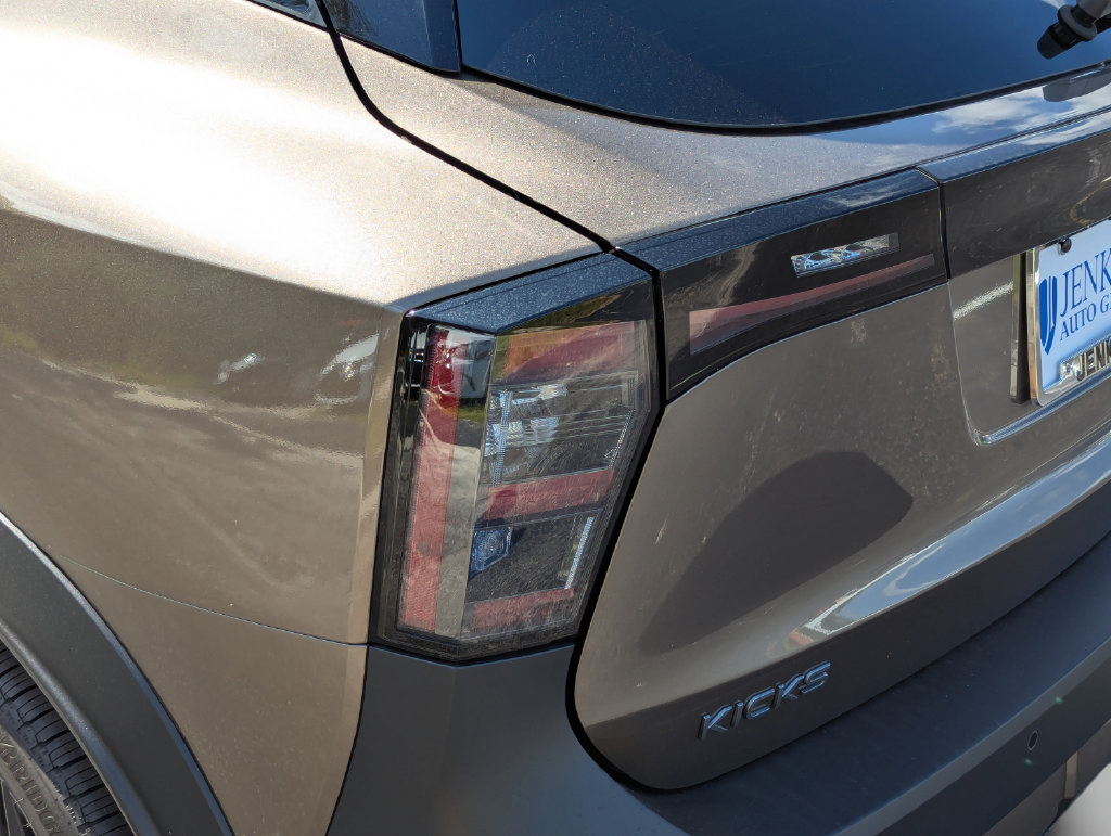 New 2026 Nissan Kicks SR FWD image 18