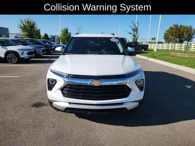 Used 2025 Chevrolet TrailBlazer LT AWD/4WD image 2