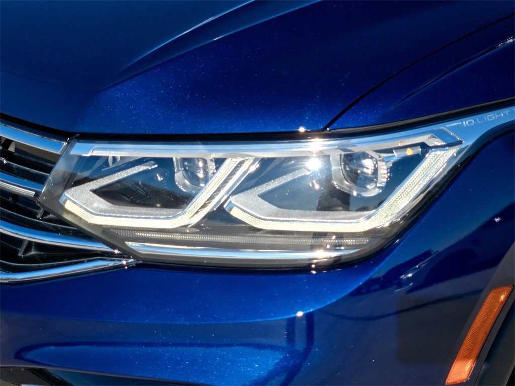 Used 2022 Volkswagen Tiguan SEL R-Line image 3