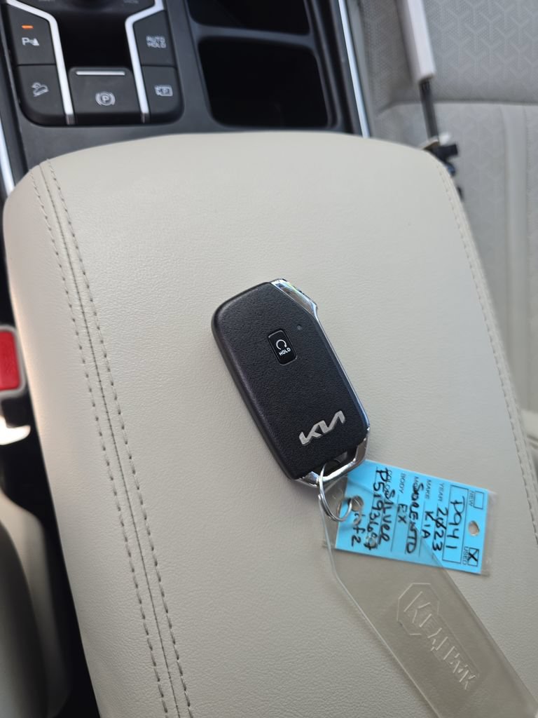 Used 2023 Kia Sorento EX AWD/4WD image 29