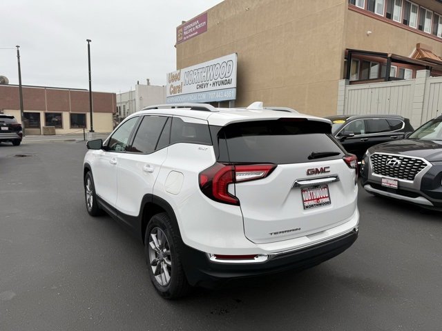 Used 2024 GMC Terrain SLT image 3