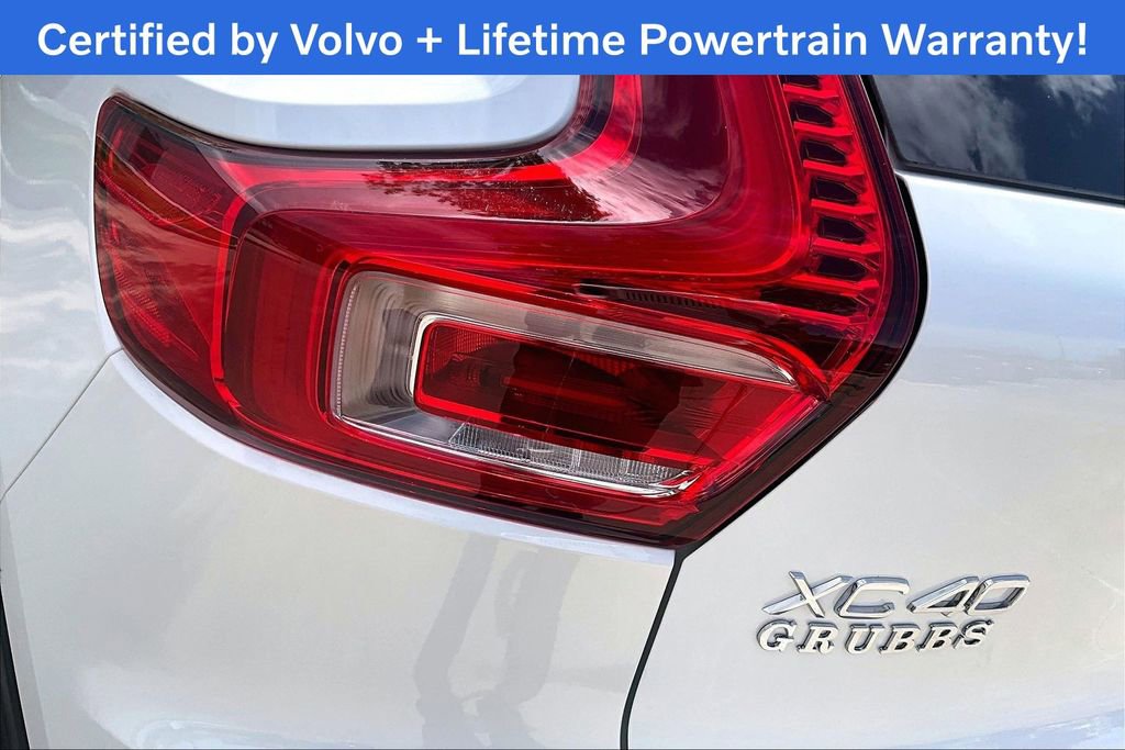 Used 2025 Volvo XC40 B5 Plus AWD/4WD image 40