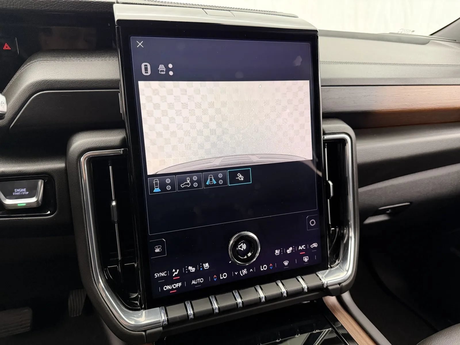 Used 2025 GMC Yukon XL Denali AWD/4WD image 30