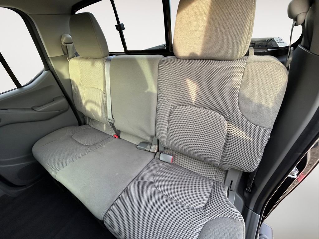 Used 2021 Nissan Frontier SV w/ Midnight Edition Floor Mats image 11